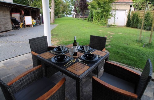 Koenigs Wusterhausen Apartment | House by the lake with access