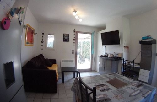 Le Barcares House | House by the water, large garden WIFI and pool Le Barcarès