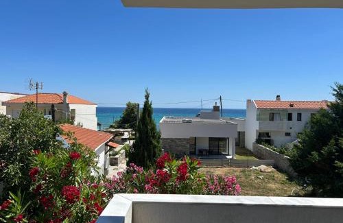 Chrisi Akti Apartment | House Constantin