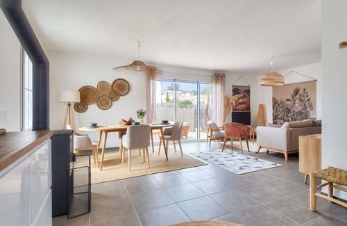 Barbatre Ski Chalet | House for 4 - garden - 600m from the beach