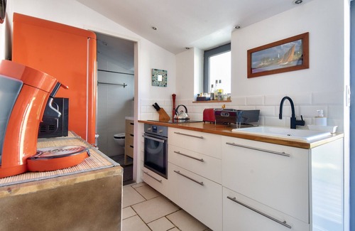 Barbatre Ski Chalet | House for 4 with garden - 500m from the beach