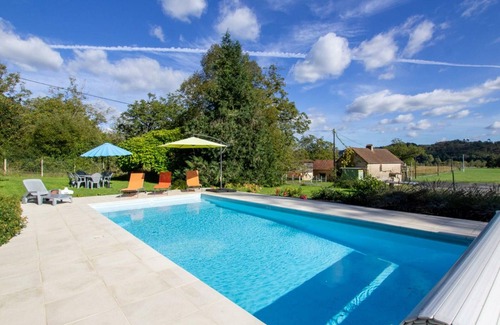 Montignac Cottage | House for 8 with heated pool, garden and WiFi in Montignac