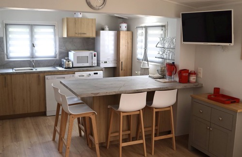 Caromb Cottage | House for rent in Provence for 4 people with large swimming pool.