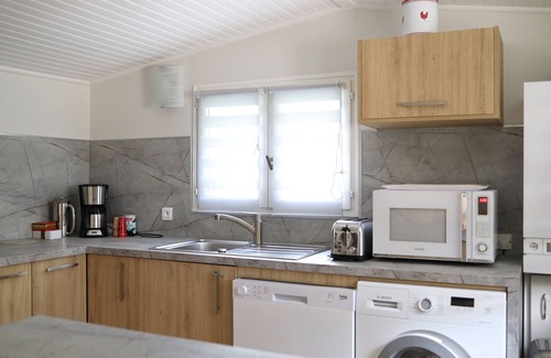 Caromb Cottage | House for rent in Provence for 4 people with large swimming pool.