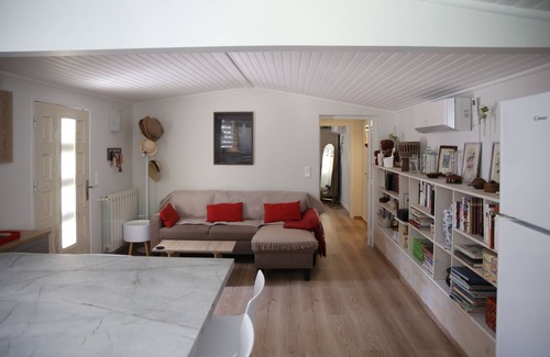 Caromb Cottage | House for rent in Provence for 4 people with large swimming pool.
