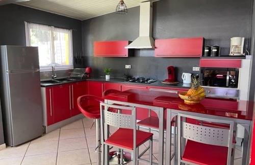 Saint-Pierre House | HOUSE FOR RENT IN QUIET AREA, FAMILY OR FRIENDS WITH PRIVATE POOL