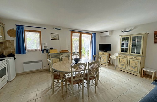 Saintes-Maries-de-la-Mer House | House for 6 with shared pool and air conditioning