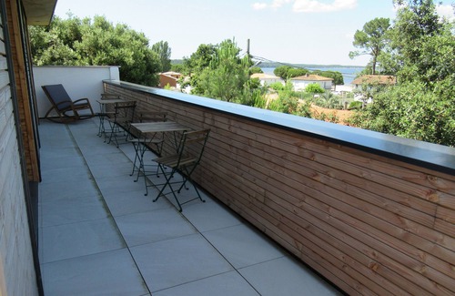Carcans House | House in a green setting, with splendid view of the lake and 80m from its beaches!