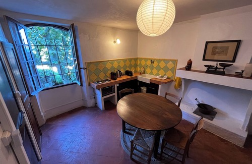 Les Arcs-sur-Argens House | House in a medieval village.