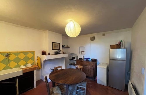 Les Arcs-sur-Argens House | House in a medieval village.