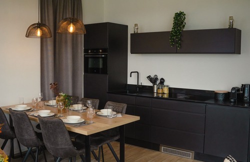 Maurik House | House in Arnhem With Rhine Views