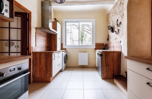 La Garde-Adhemar Ski Chalet | House in listed village with garden and jacuzzi