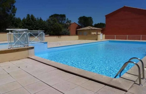 Saint-Raphael House | House in private residence with swimming pool