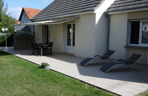 Saint-Pair-sur-Mer Cottage | House in St Pair-sur-Mer near beaches, terrace, enclosed garden, parking