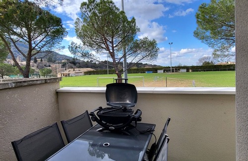 Maubec House | House in the heart of the village