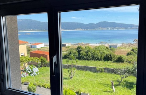 Carnota Ski Chalet | House in the middle of Carnota Beach, considered one of the best in Europe.