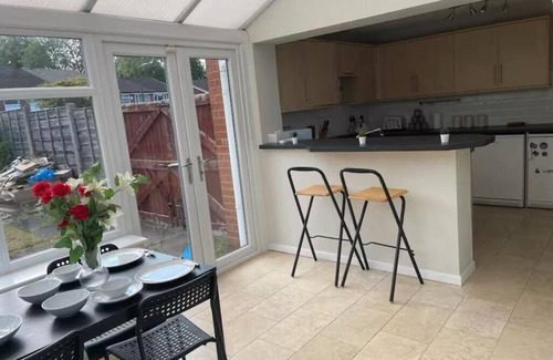 Trafford Bed & Breakfast | House in Timperley near Manchester Airport
