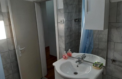 Obrovac Apartment | House Ličanka