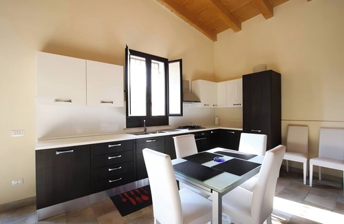 Syracuse Apartment | House Lumia White Zagara