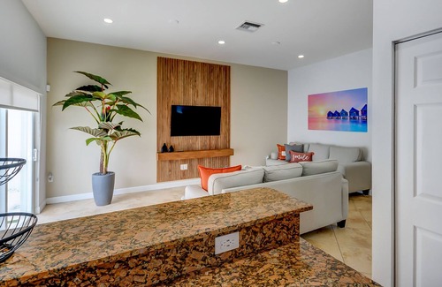 Tamiami House | House Miami/Game Room/HeatedPool &Jacuzzi/16Sleeps