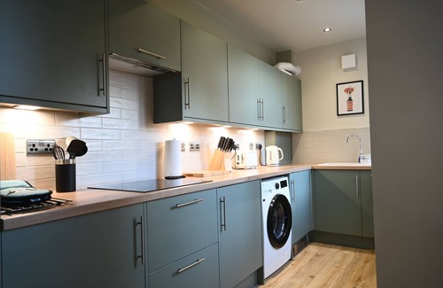 Sheffield House | House-Modern-Private Bathroom-Street View