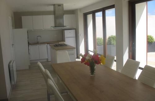 Clohars-Carnoet House | House N°7. 4 *. WIFI Swimming pool 28°; Tennis court; Wooded park 15,000 m²; Car park
