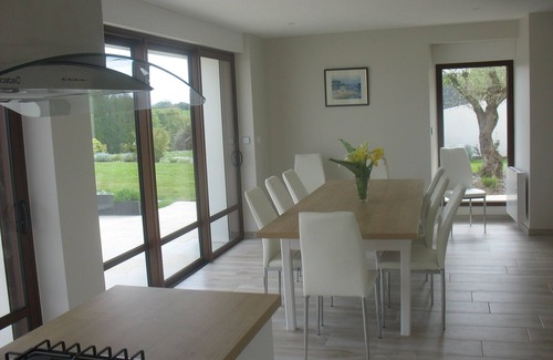 Clohars-Carnoet House | House N°7. 4 *. WIFI Swimming pool 28°; Tennis court; Wooded park 15,000 m²; Car park