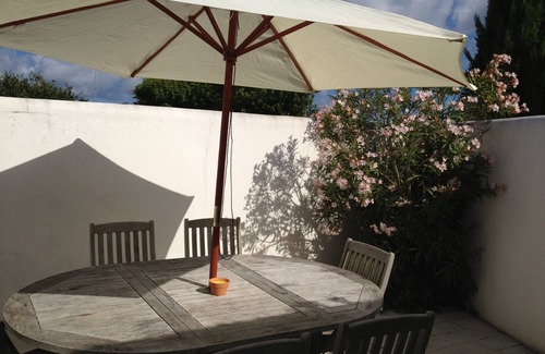 Saint-Martin-de-Re House | House, near beaches and harbor, 6 people, 2 bedrooms, fully renovated