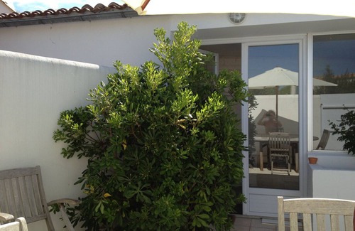 Saint-Martin-de-Re House | House, near beaches and harbor, 6 people, 2 bedrooms, fully renovated