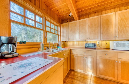 Oceanside House | House near the beach with ocean views, wood stove, & telescope