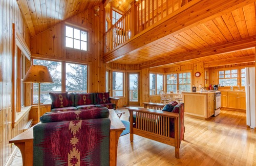 Oceanside House | House near the beach with ocean views, wood stove, & telescope