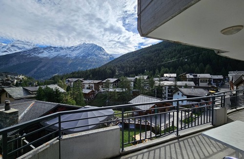 Saas-Fee Apartment | House Nicoletta, 4-room flat on the 3rd floor in a prime location on the main road and slopes