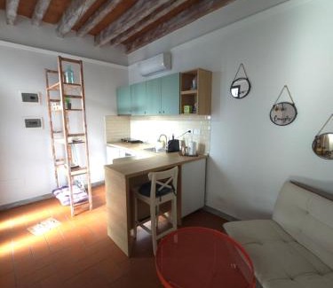 Craiova Apartment | House of Ely