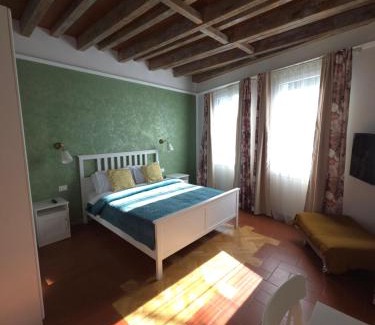 Craiova Apartment | House of Ely