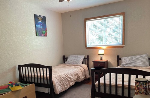 Mid America Cottage | House of Jazz on Lake Hamilton in Hot Springs Arkansas