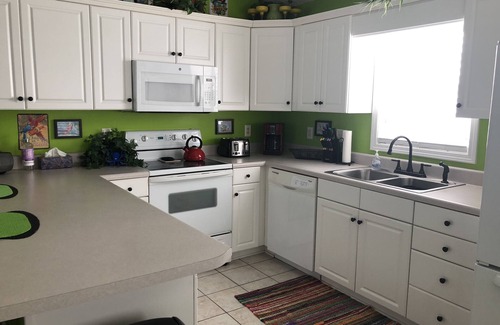 Myrtle Beach House | "House of Sunshine" Complimentary golf cart and WIFI