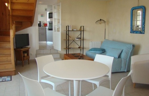 Gauriac House | House on cliff facing Gironde estuary