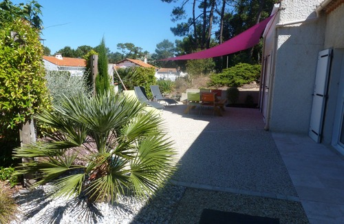 La Tranche-sur-Mer Villa | House on closed courtyard in the pines 300m from the sea