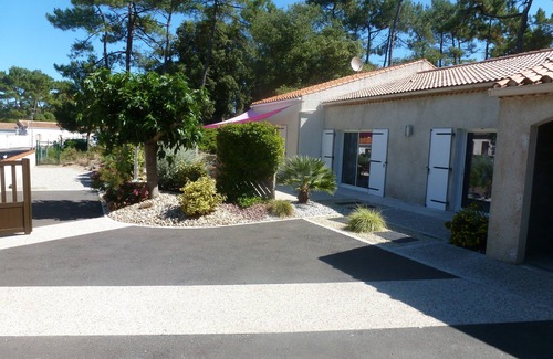 La Tranche-sur-Mer Villa | House on closed courtyard in the pines 300m from the sea