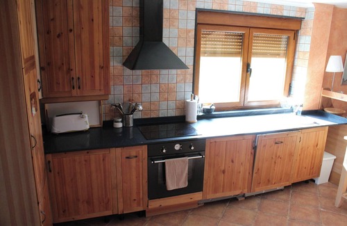 Muros de Nalon House | House on the beach, ideal for families with garden and private parking.