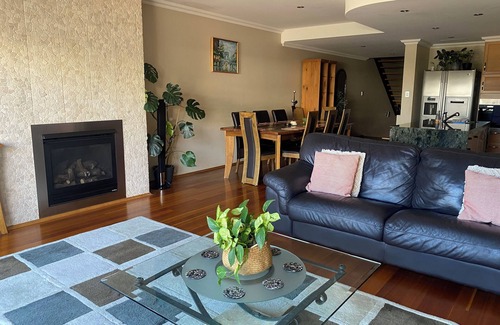 Mandurah House | House on the Grand canal ,ocean marina,mandurah sleeps six/eight max guests
