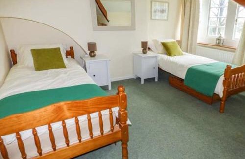 Derby House | House on the Green Spacious-Super location