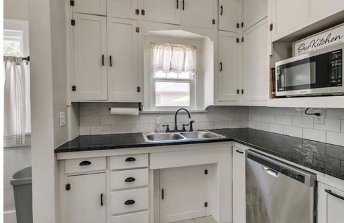 Edmond House | House on The Hill in the Heart of Edmond