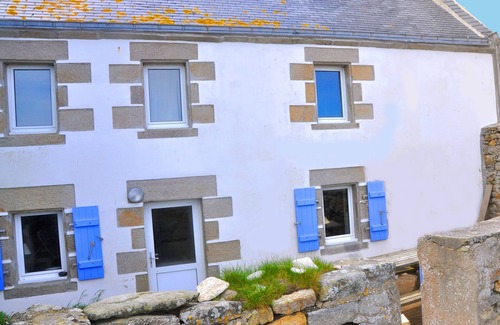 Ile de Sein House | House on the island of Breast, feet in the water, can accommodate 12 people