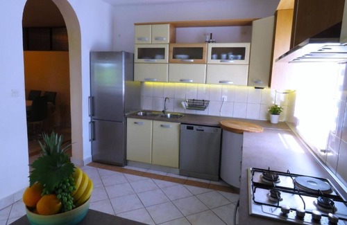 Ljubac House | House Rose with Garden and Pool - Three Bedroom House