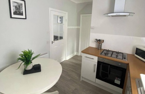 Newcastle-upon-Tyne House | House - Sleeps 6 - Pet friendly - Parking