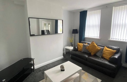 Newcastle-upon-Tyne House | House - Sleeps 6 - Pet friendly - Parking