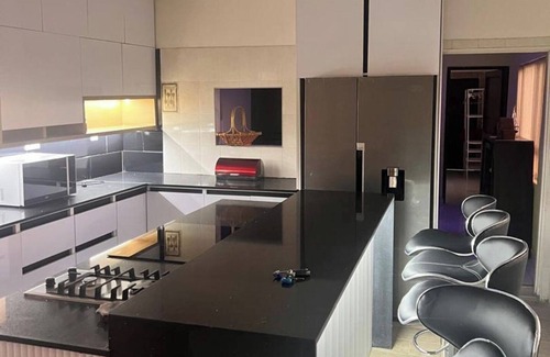 Bulawayo House | House - Sleeps 10 - Pool - Parking - Patio