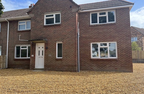 Poole House | House - Sleeps 14, onsite parking & pets allowed