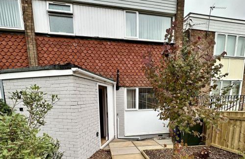 Newcastle-upon-Tyne House | House - Sleeps 5 - Pet friendly - Parking - Garden